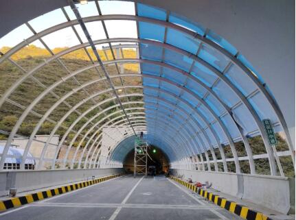 高速隧道减光棚遮阳棚PC阳光板施工.jpg